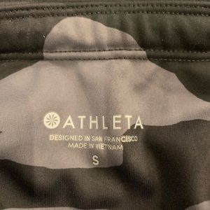 Black Camo Athleta crop leggings
